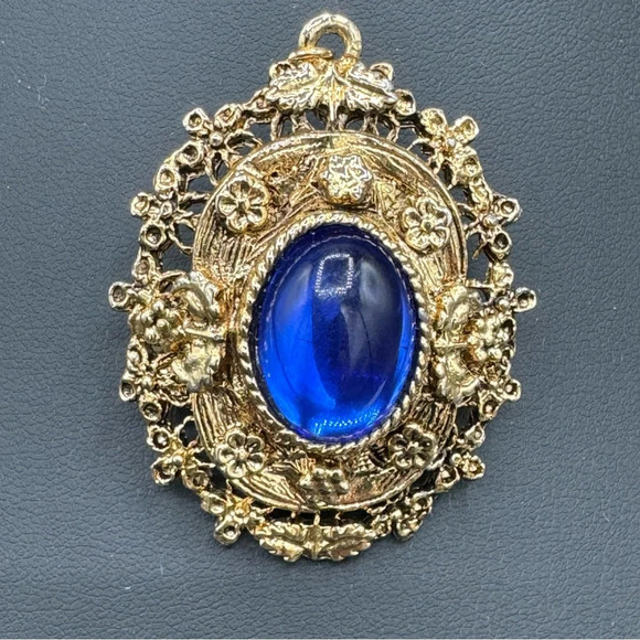 Ornate Blue Sapphire Colored Brooch with Bale - Picture 3 of 13